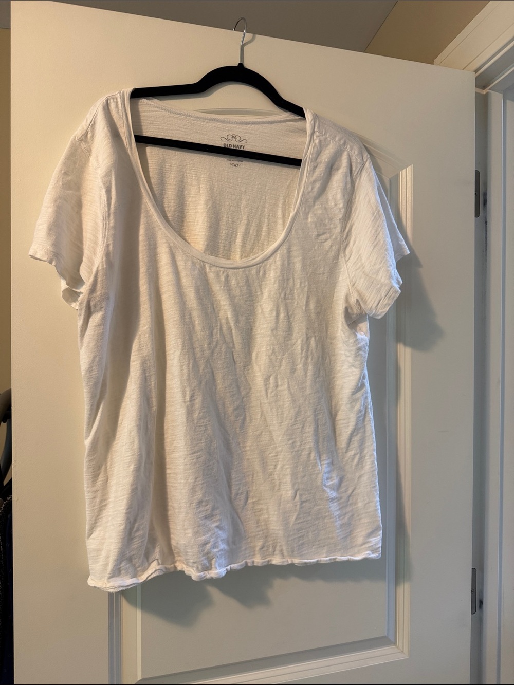 Old Navy White Scoop Neck Short Sleeve Tee - Lightweight Casual